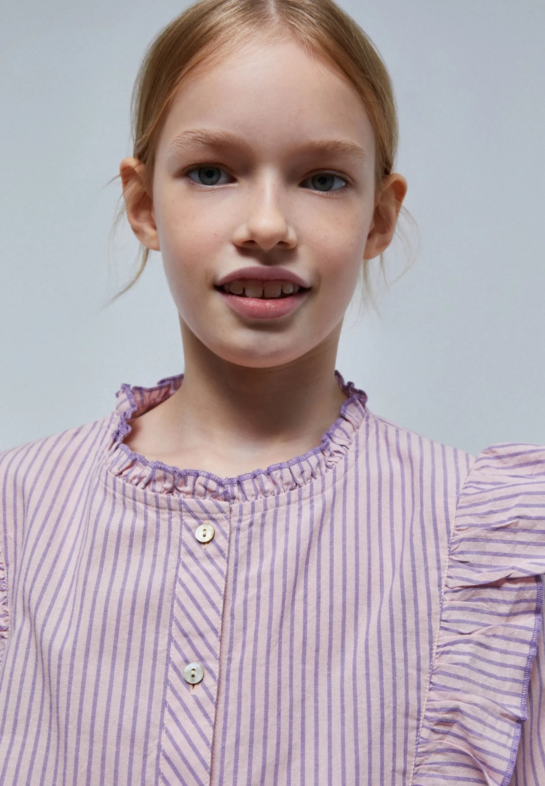 blusa_rayas_volantes_2.webp scalperscompany Blusa Rayas Volantes-Niños Camisas