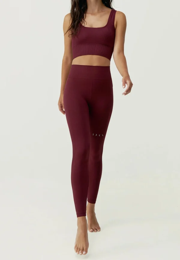 BORN LIVING YOGA | Top Yami-Mujer Ropa Deportiva