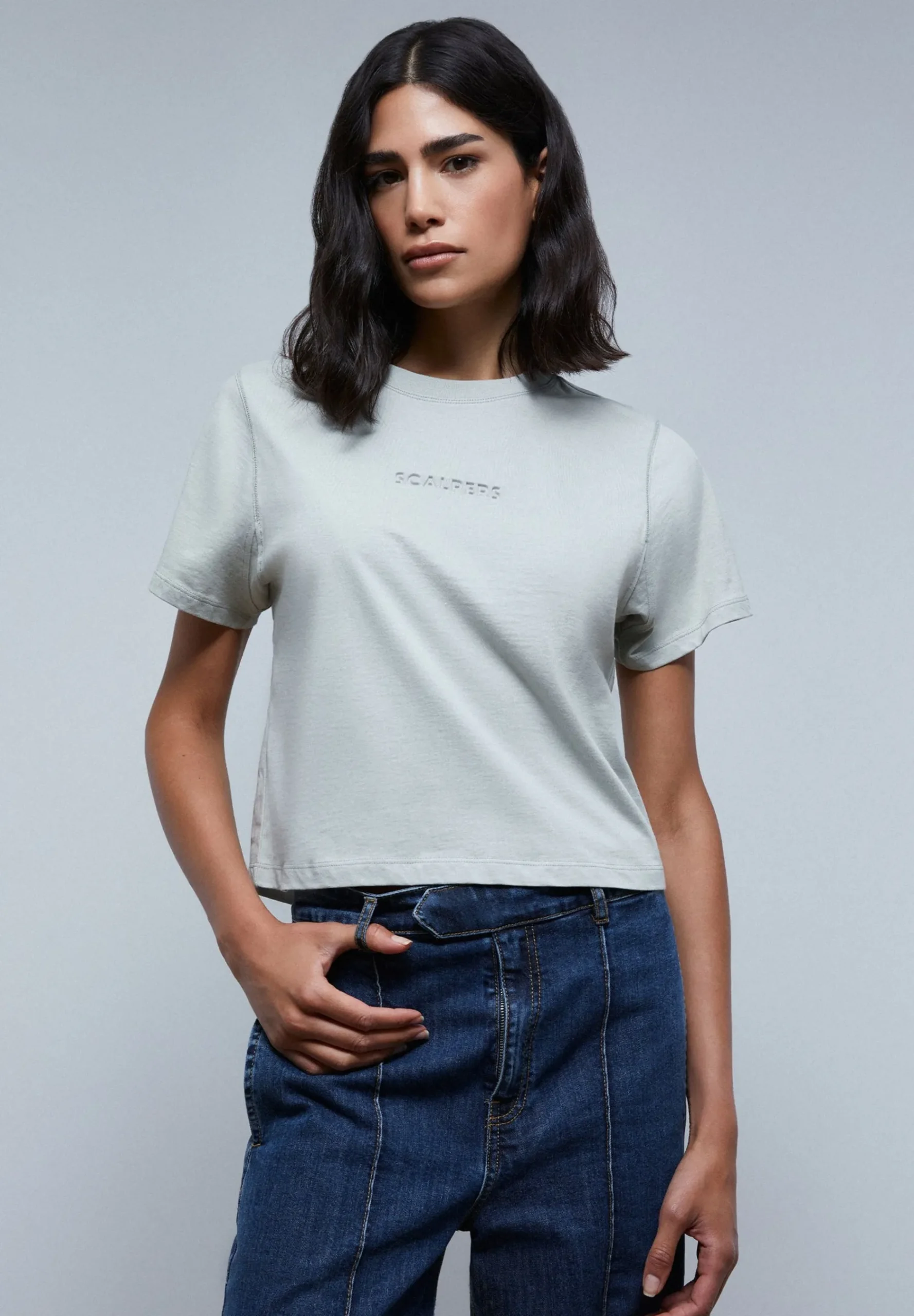 camiseta_basica_logo_fron_2.webp scalperscompany Camiseta Basica Logo Frontal-Mujer Camisetas Y Tops