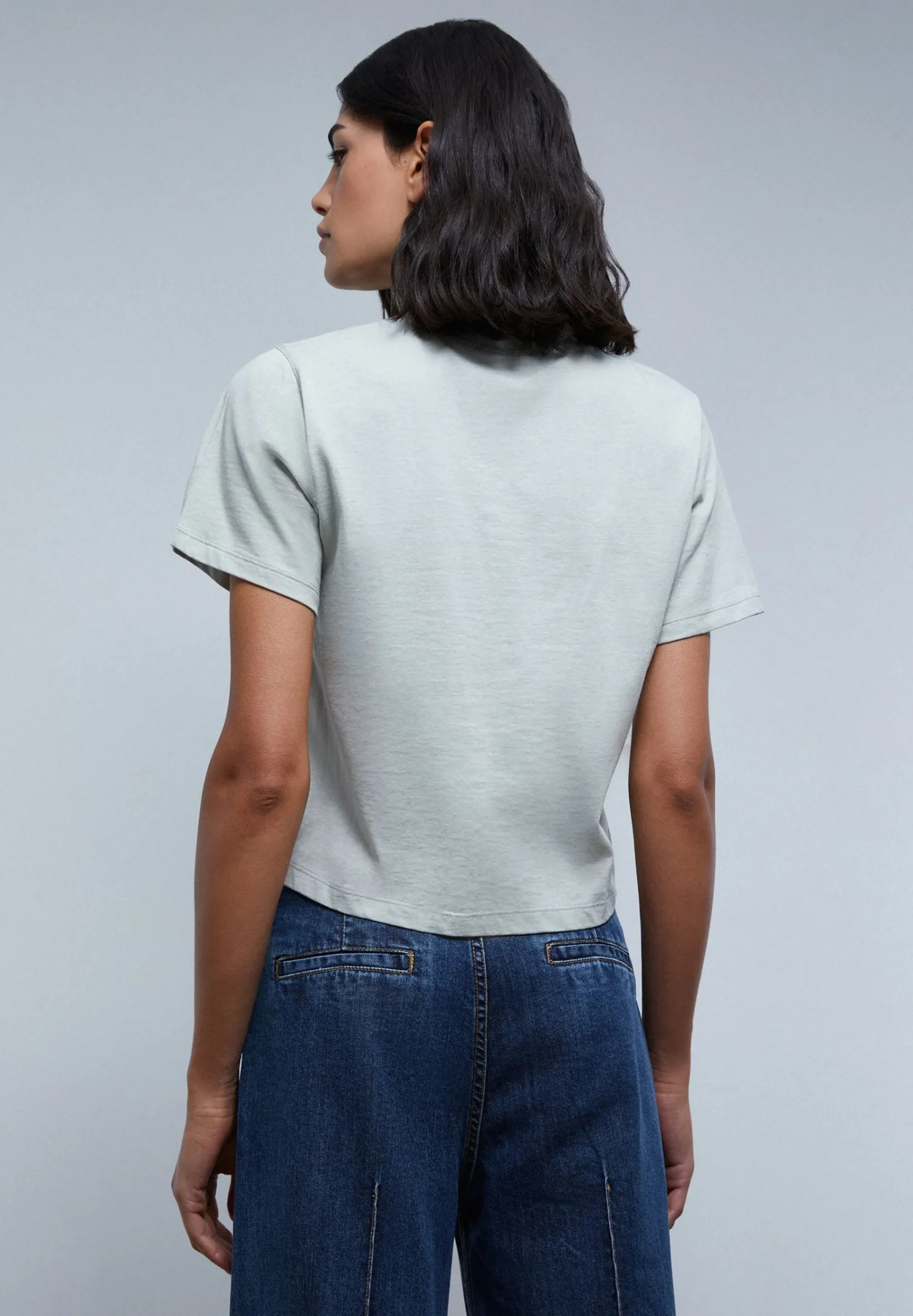 camiseta_basica_logo_fron_4.webp scalperscompany Camiseta Basica Logo Frontal-Mujer Camisetas Y Tops