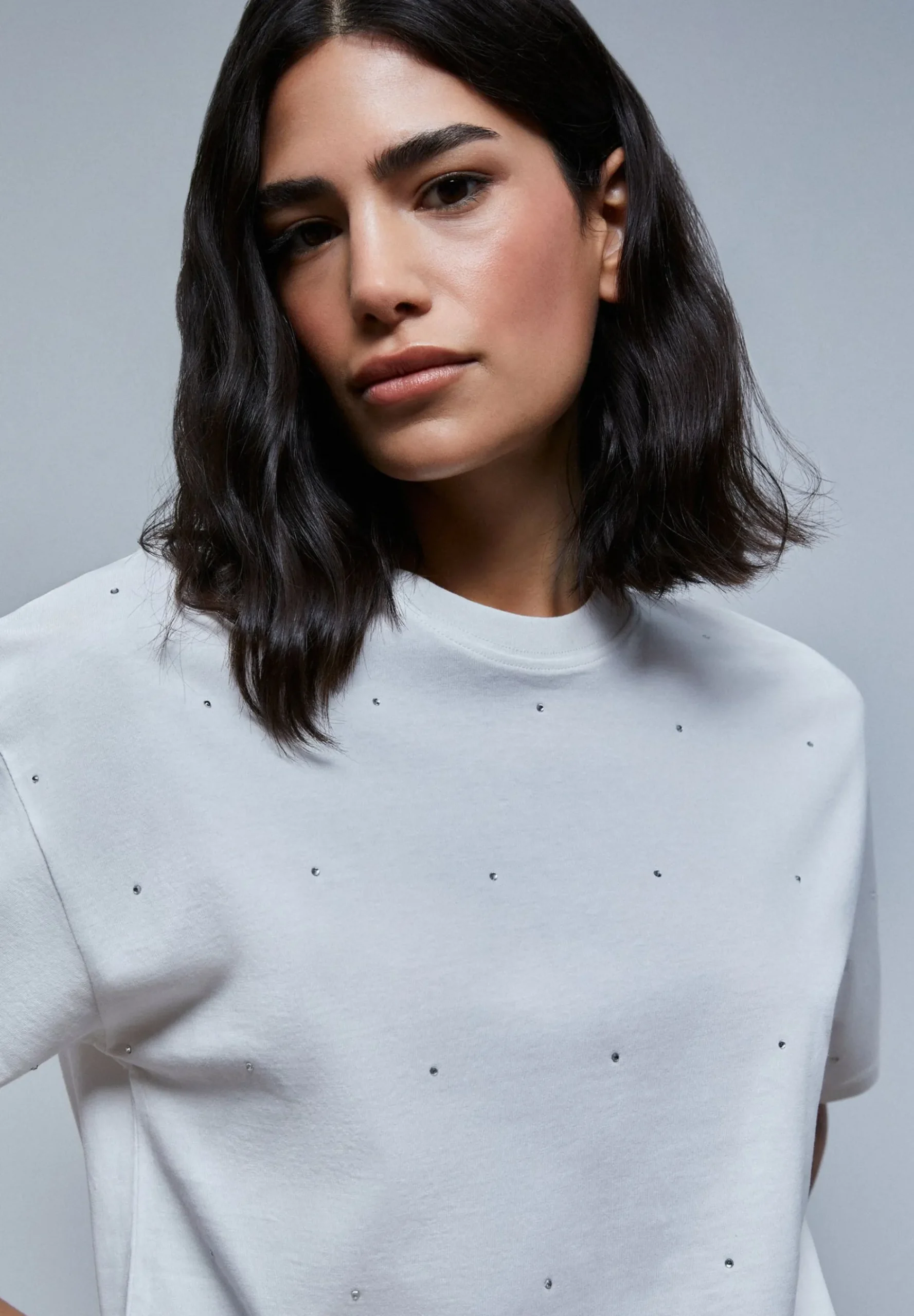 camiseta_detalle_cristale_2.webp scalperscompany Camiseta Detalle Cristales-Mujer Camisetas Y Tops