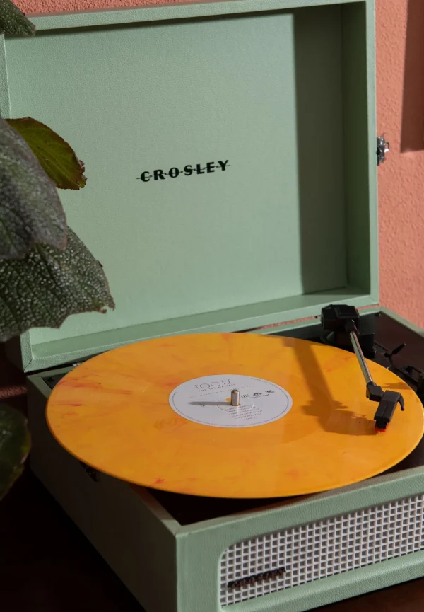 CROSLEY | Tocadiscos Voyager-Hombre Mas Accesorios